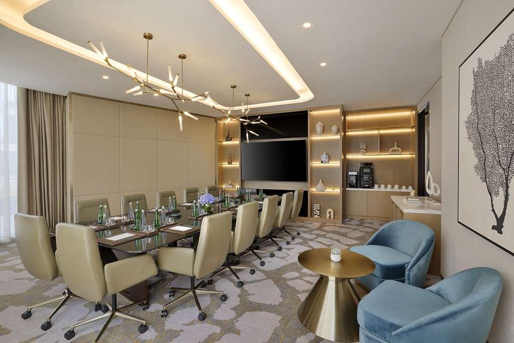 Embassy Suites By Hilton Dubai Business Bay Faciliteiten foto